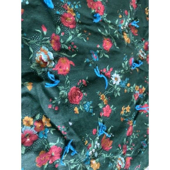 VtG Quilted  throw, 43” X 37” cotton fabric, Handmade Cottage Country Floral - Picture 3 of 13